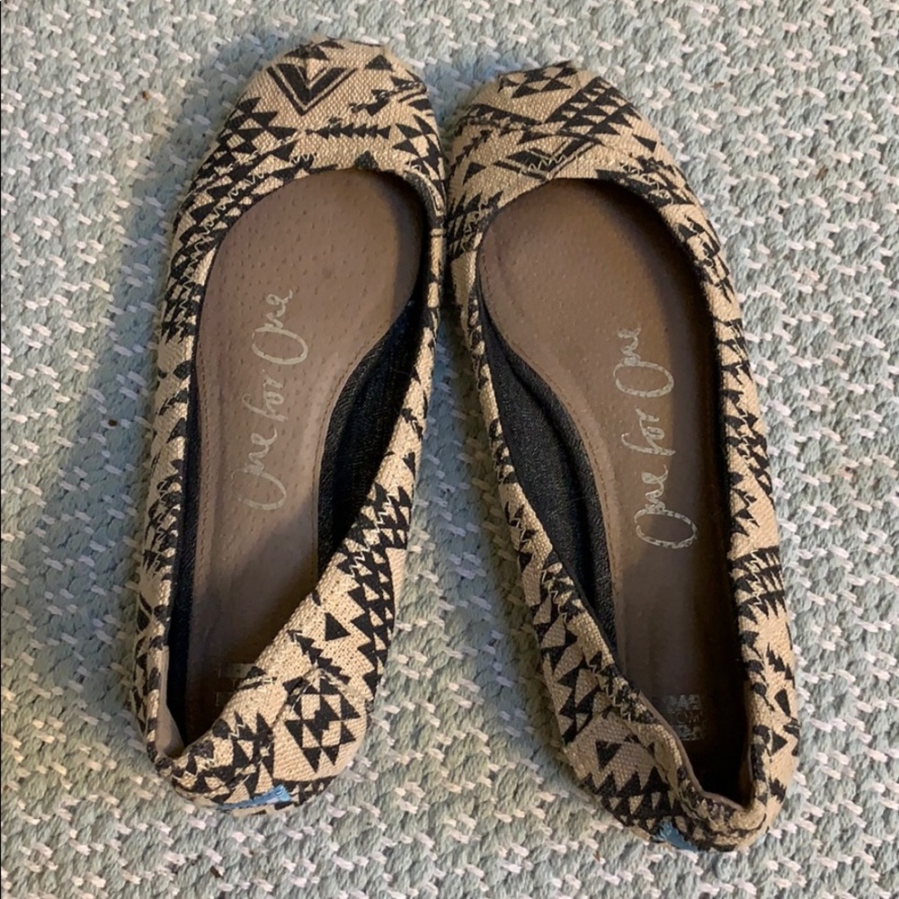 Toms One for One flats 👣